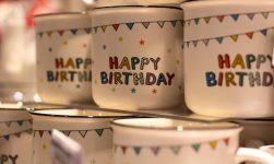 Bisnis merchandise ulang tahun