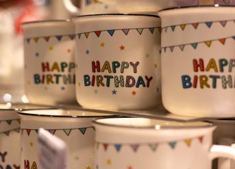 Bisnis merchandise ulang tahun