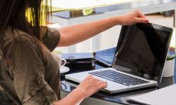 spesifikasi laptop